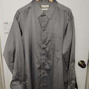 Men's long sleeved dress shirt